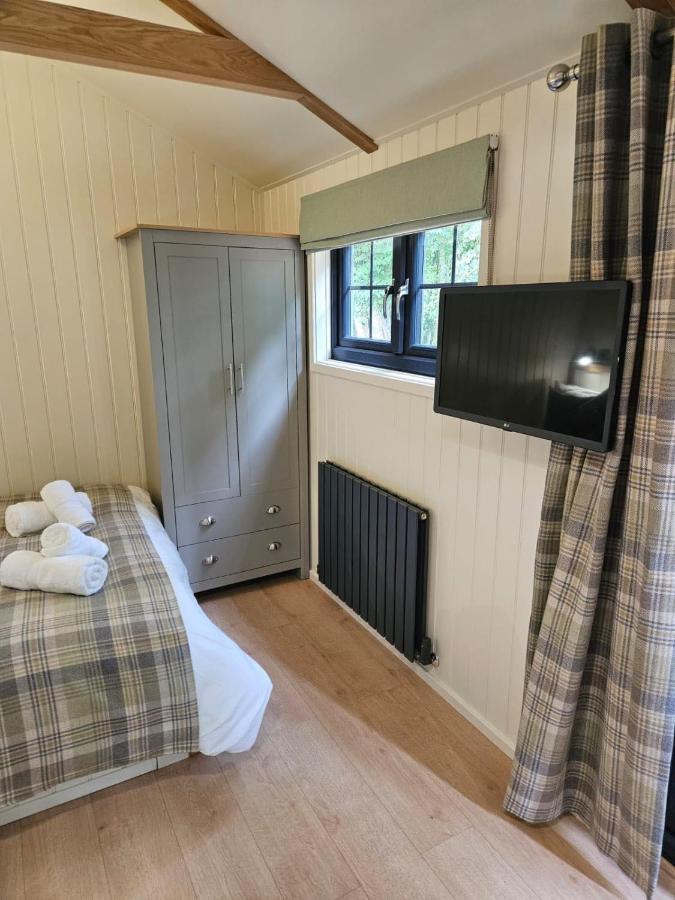 Woodland Shepherds Hut - 'Saga' 카나번 외부 사진